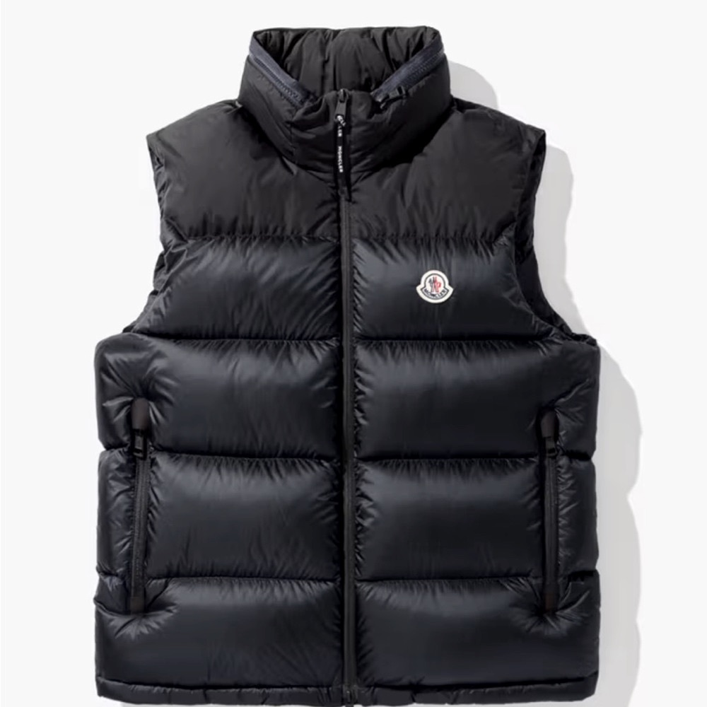 Moncler Men's Black Puffer Vest in Black size 4 excellent condition